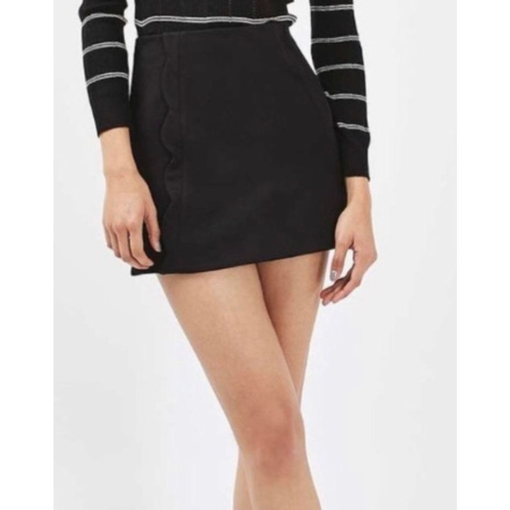 Topshop Scalloped Mini Skirt in Black size 6 NWT